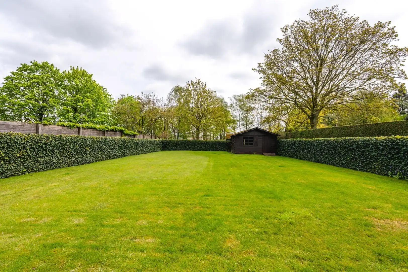 Villa met 3 kamers, 20 zonnepanelen en een dubbele garage op 800 m² foto 25