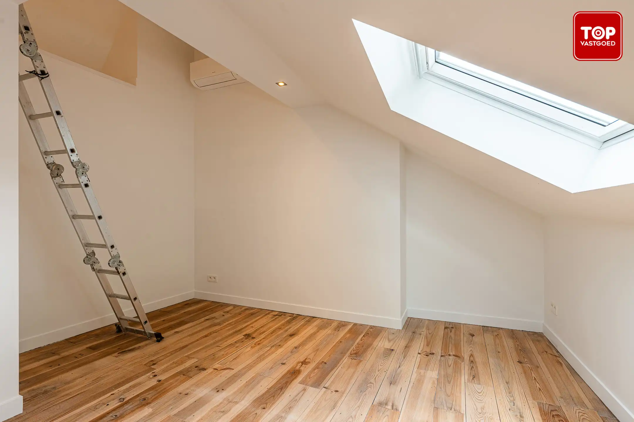 Totaal gerenoveerde woning met EPC B. foto 28