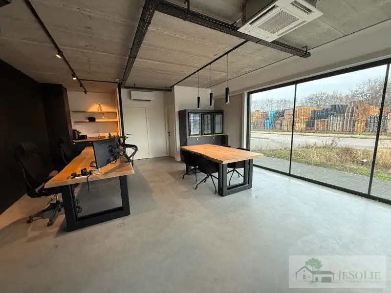 KMO-Unit 240m² - met kantoorruimte foto 4