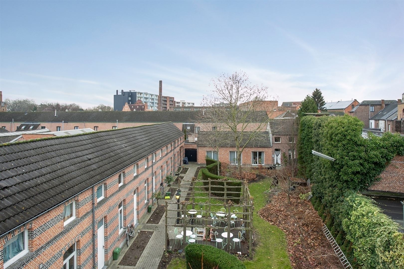 Sympathieke woning in een oase van rust middenin centrum  foto 18