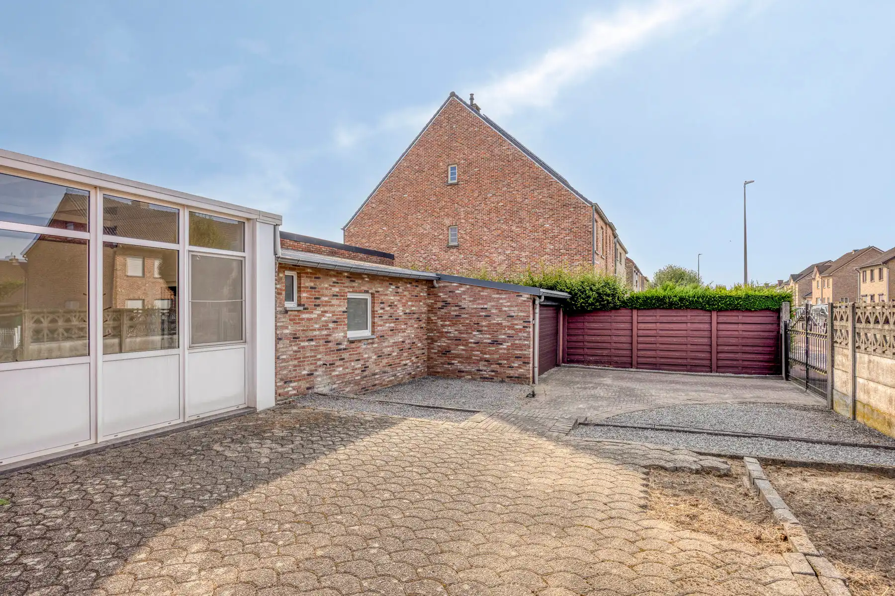 Halfvrijstaande woning met 3 slaapkamers foto 3