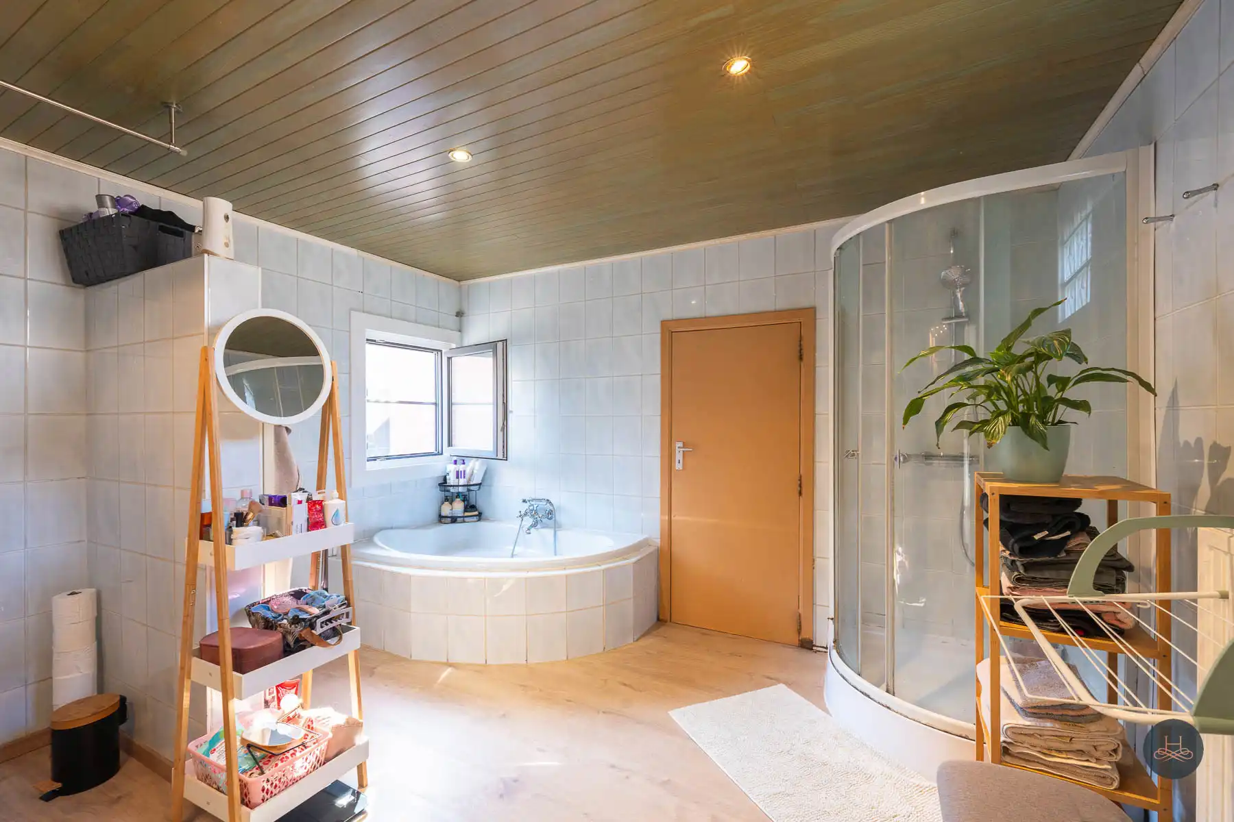 Ruime starterswoning met tuin en dubbele garage foto 20