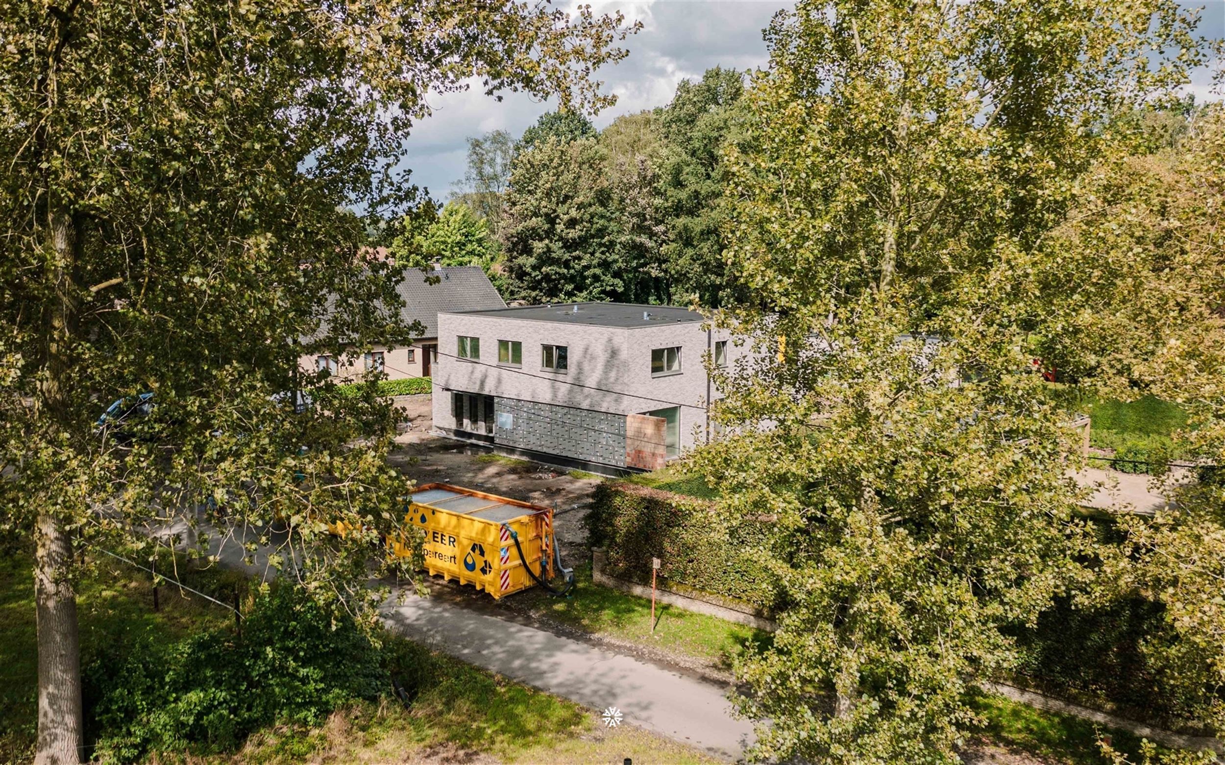 Hoogwaardig afgewerkte koppelvilla in de groene rand van Sint-Niklaas foto 2