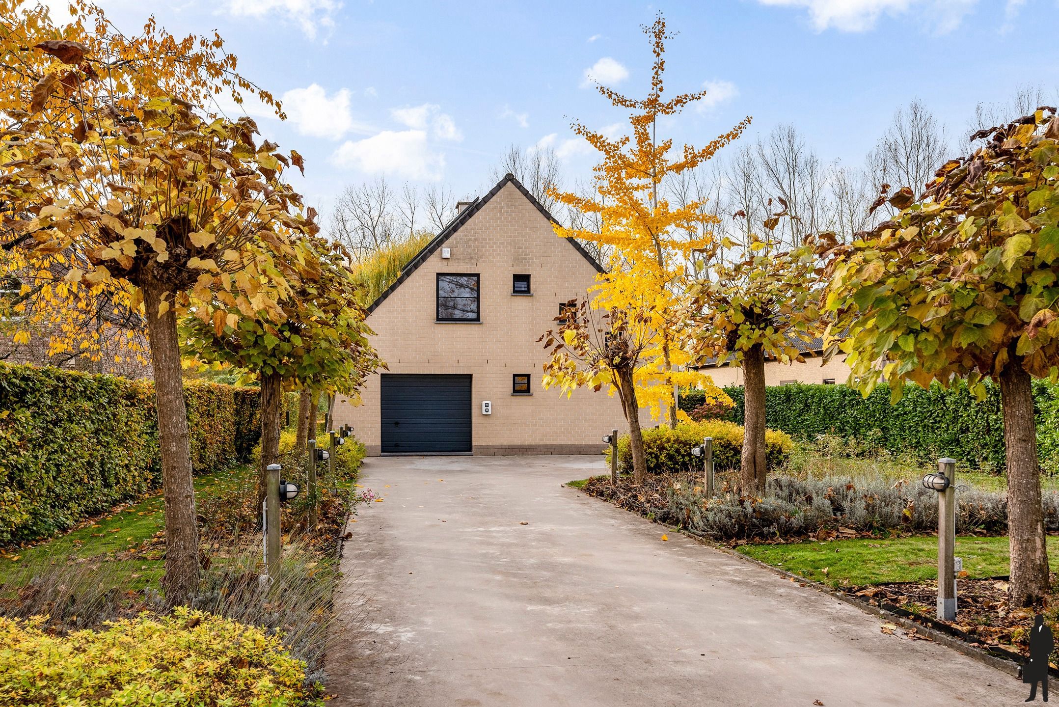 Rustig gelegen en energiezuinige woning met 4 slks op 1.280 m² foto 2