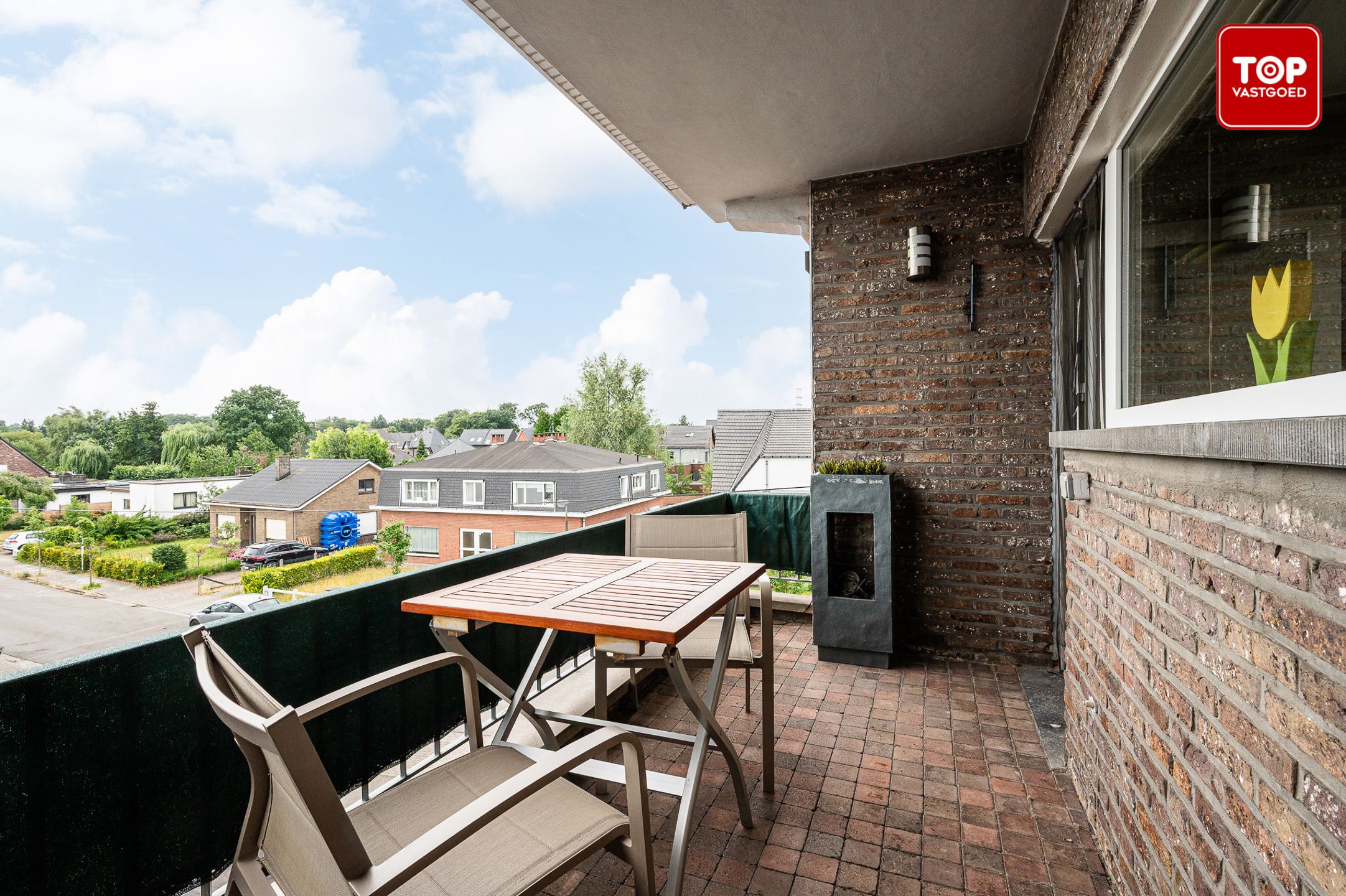 Instapklaar 2-slaapkamer appartement met garage en terras.  foto 13