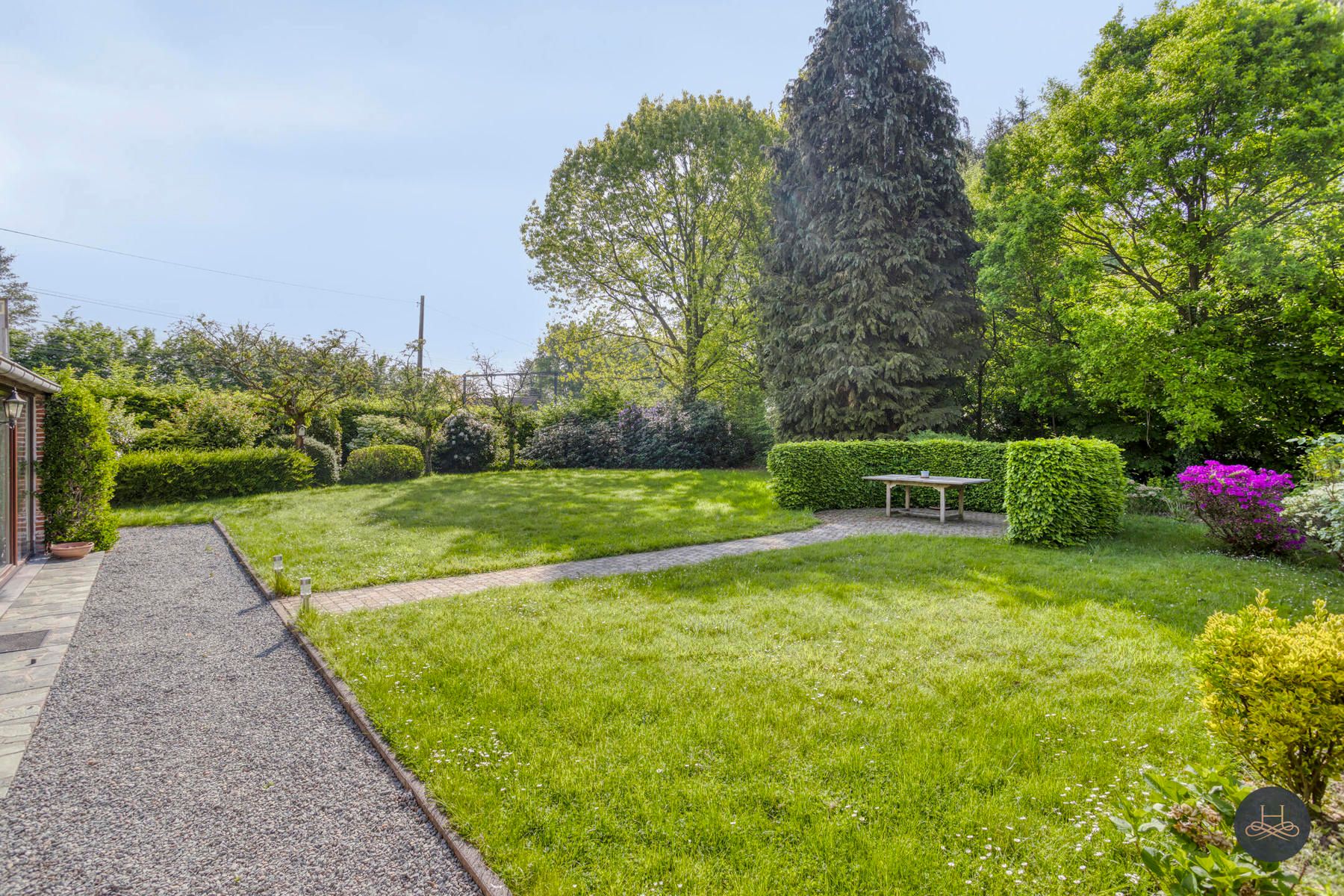 Alleenstaande woning in prachtige groene omgeving foto 18