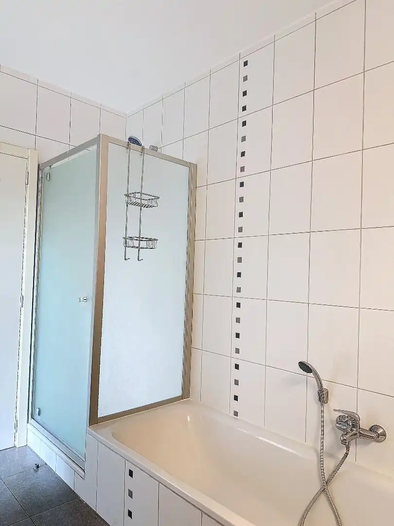 Instapklaar appartement met terras en garagebox! foto 7