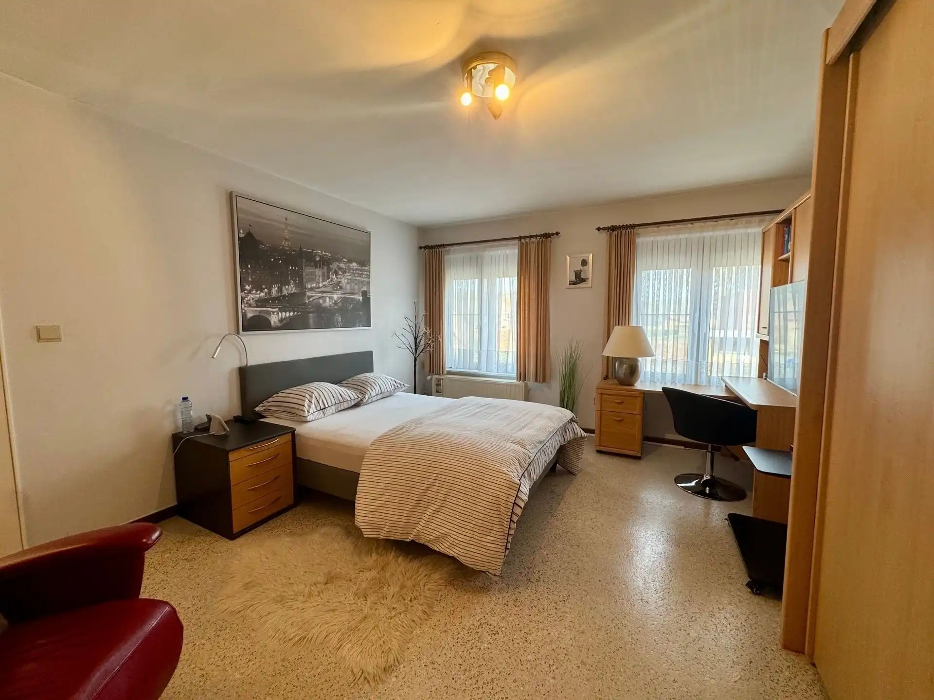 Halfopen bebouwing in rustige straat te As foto 17