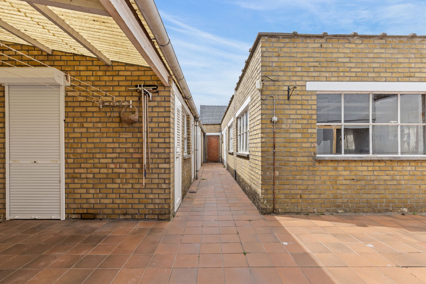 4-slaapkamerwoning op toplocatie in Oostkamp! foto 16