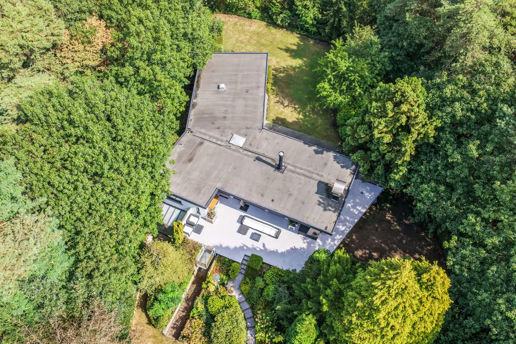 Modernistische villa op 9.957 m² met veel privacy foto 31