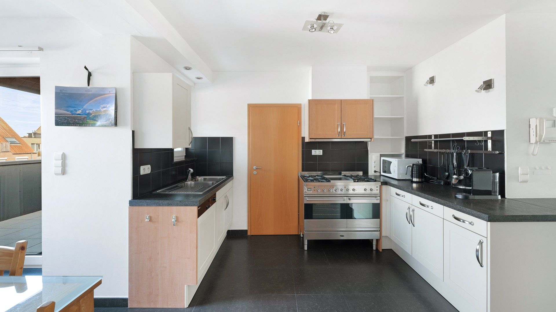 Appartement met unieke terrassen gelegen op wandelafstand van de zee en de winkels. foto 14