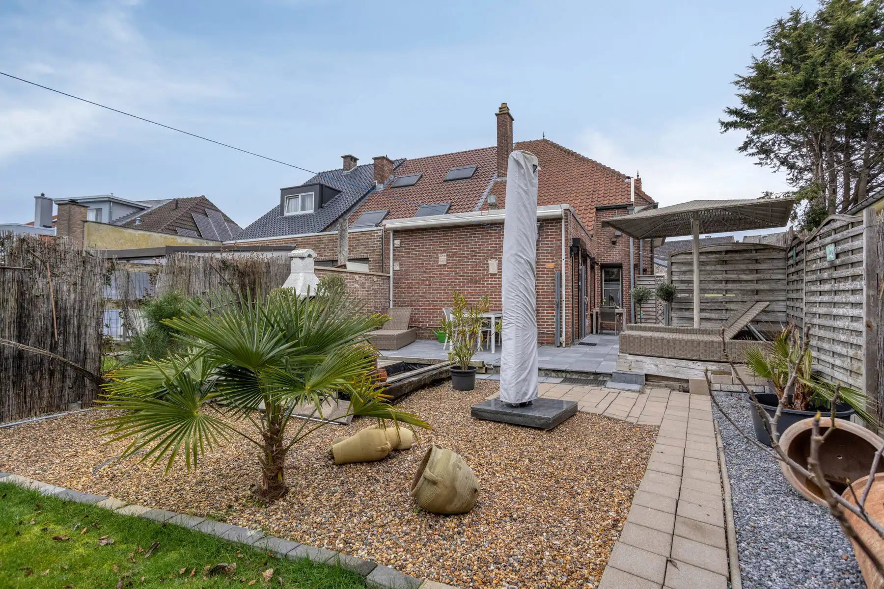 Halfopen met grote slaapkamers en zuidgerichte tuin foto 27