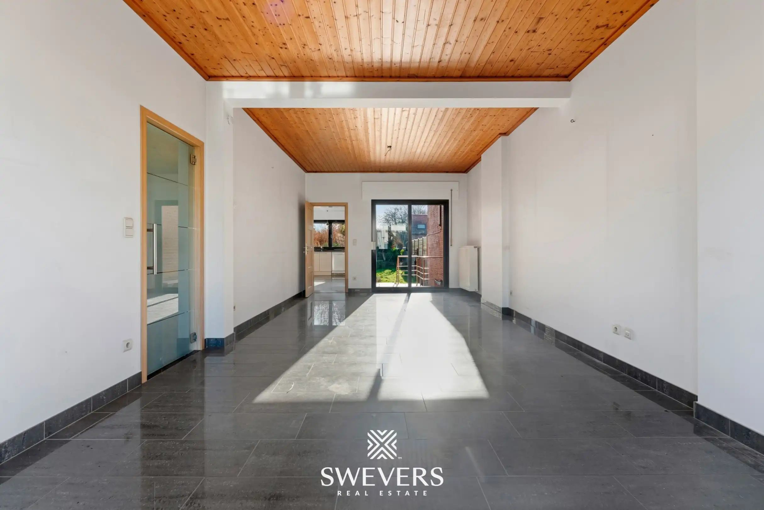 Verrassend ruime gezinswoning: 4 slaapkamers, garage, kelder & zolder foto 2