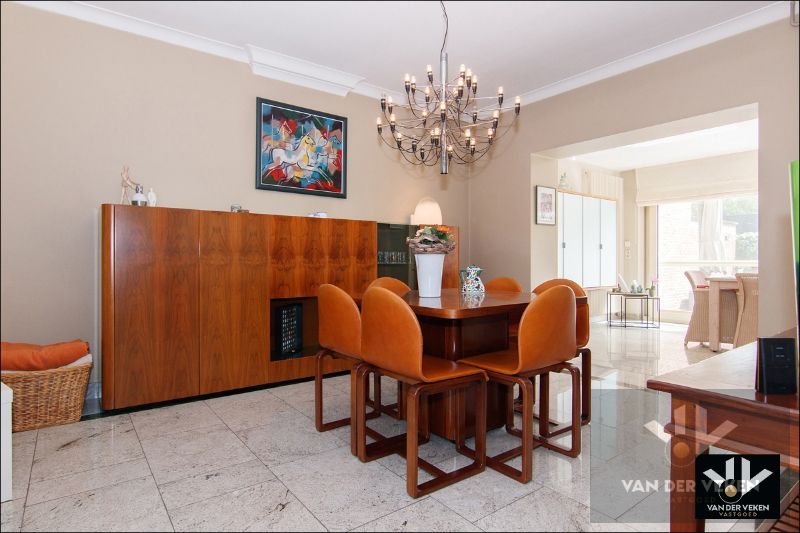 STIJLVOLLE HOB MET MODERN COMFORT EN ZWEMBAD foto 14
