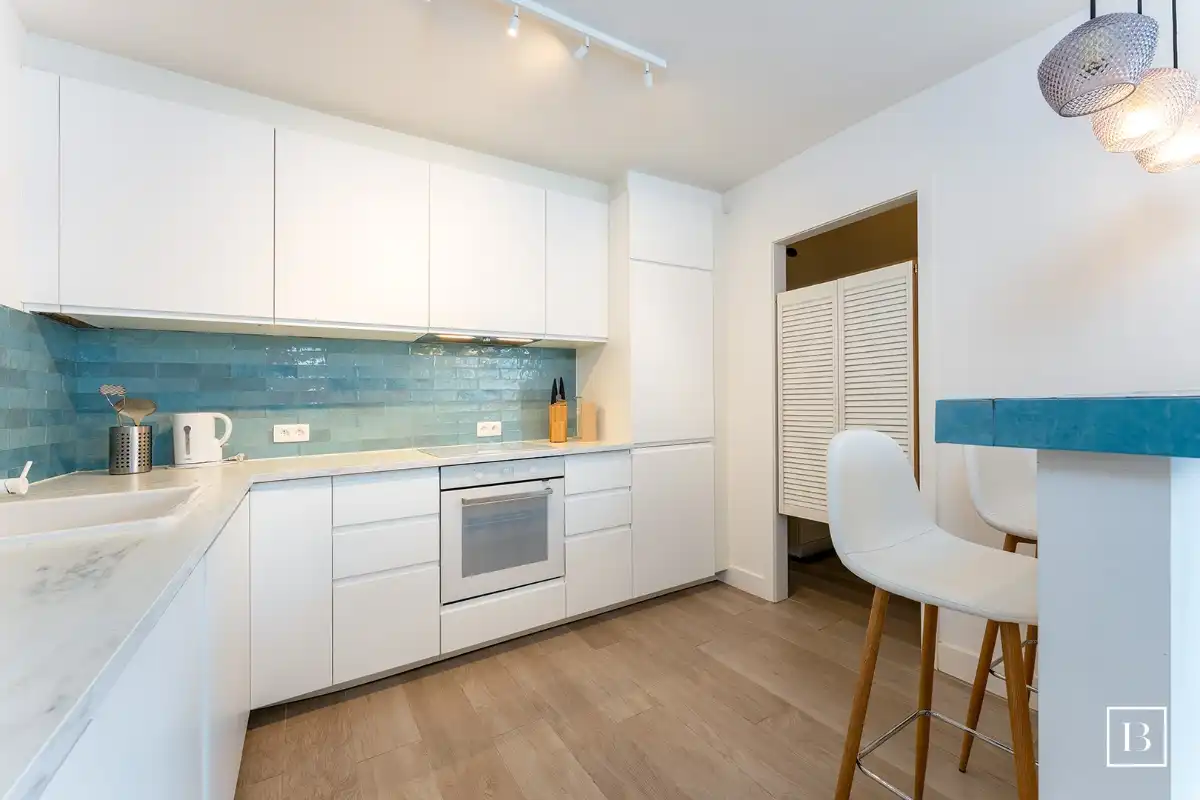 Gerenoveerd 2 slaapkamer appartement met parking te Wenduine foto 6