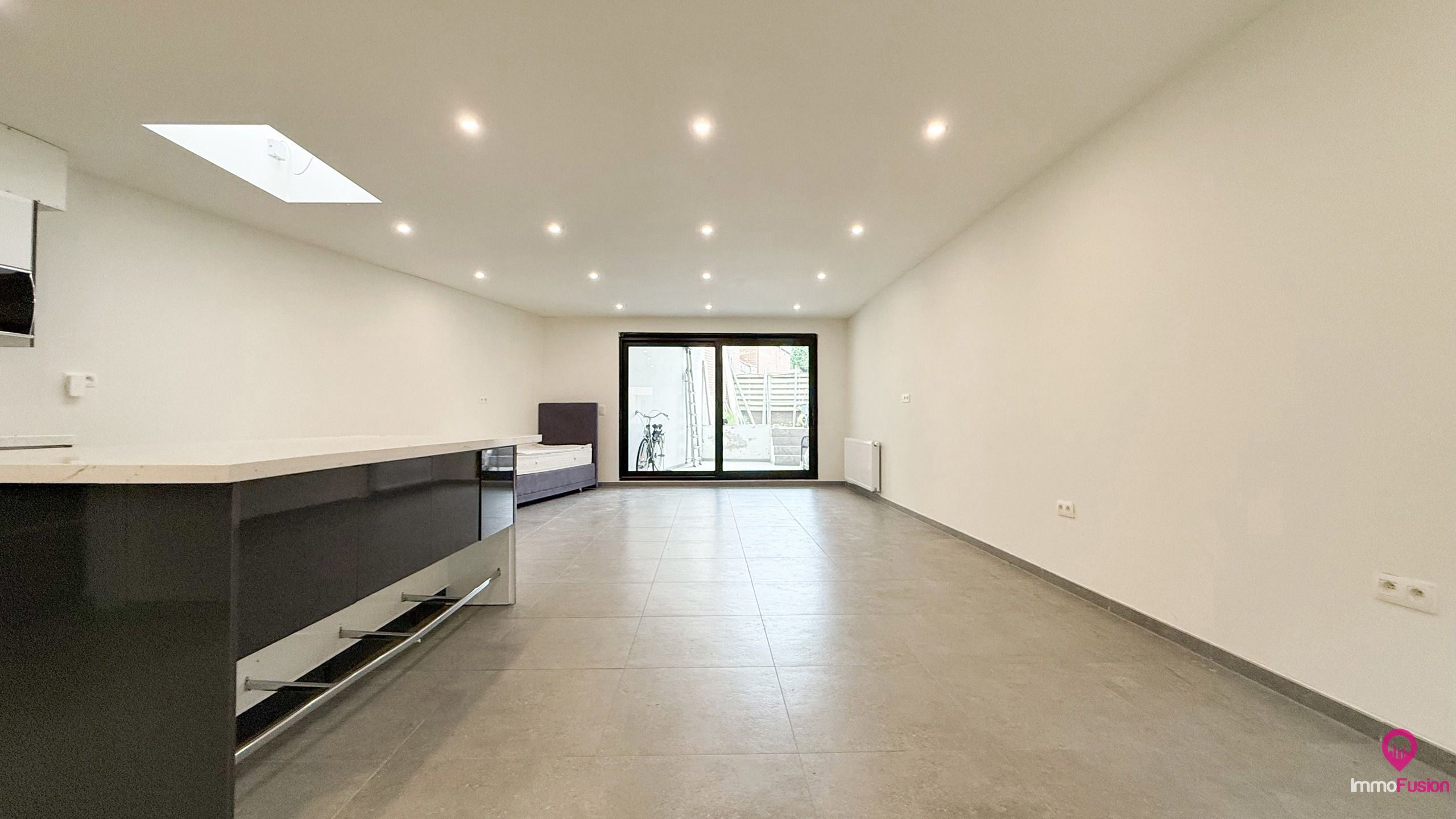 Gelijkvloers appartement met terras en kelder in hartje Zolder! foto 4