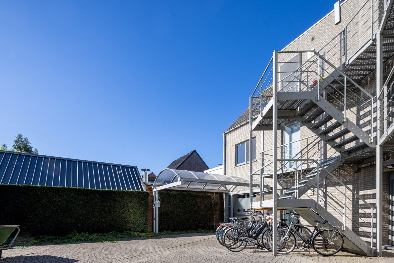 Gezellig, instaplaar app met 2 slk, terras en autostaanplaats foto 16