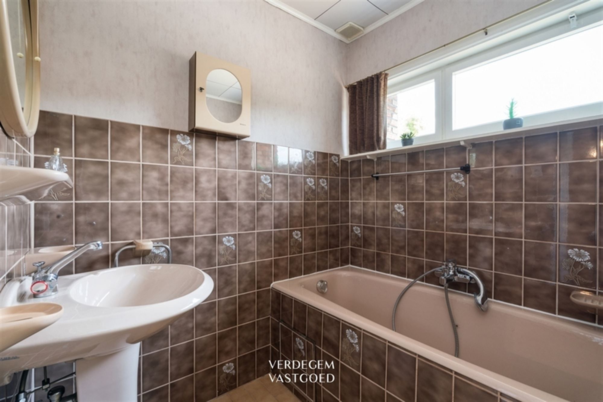Jaren '60 woning met 4 slaapkamers, garage en leuke tuin foto 14