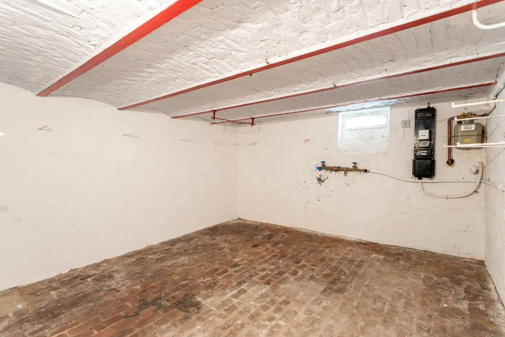 Te renoveren rijwoning met tuin te Vlezenbeek foto 13