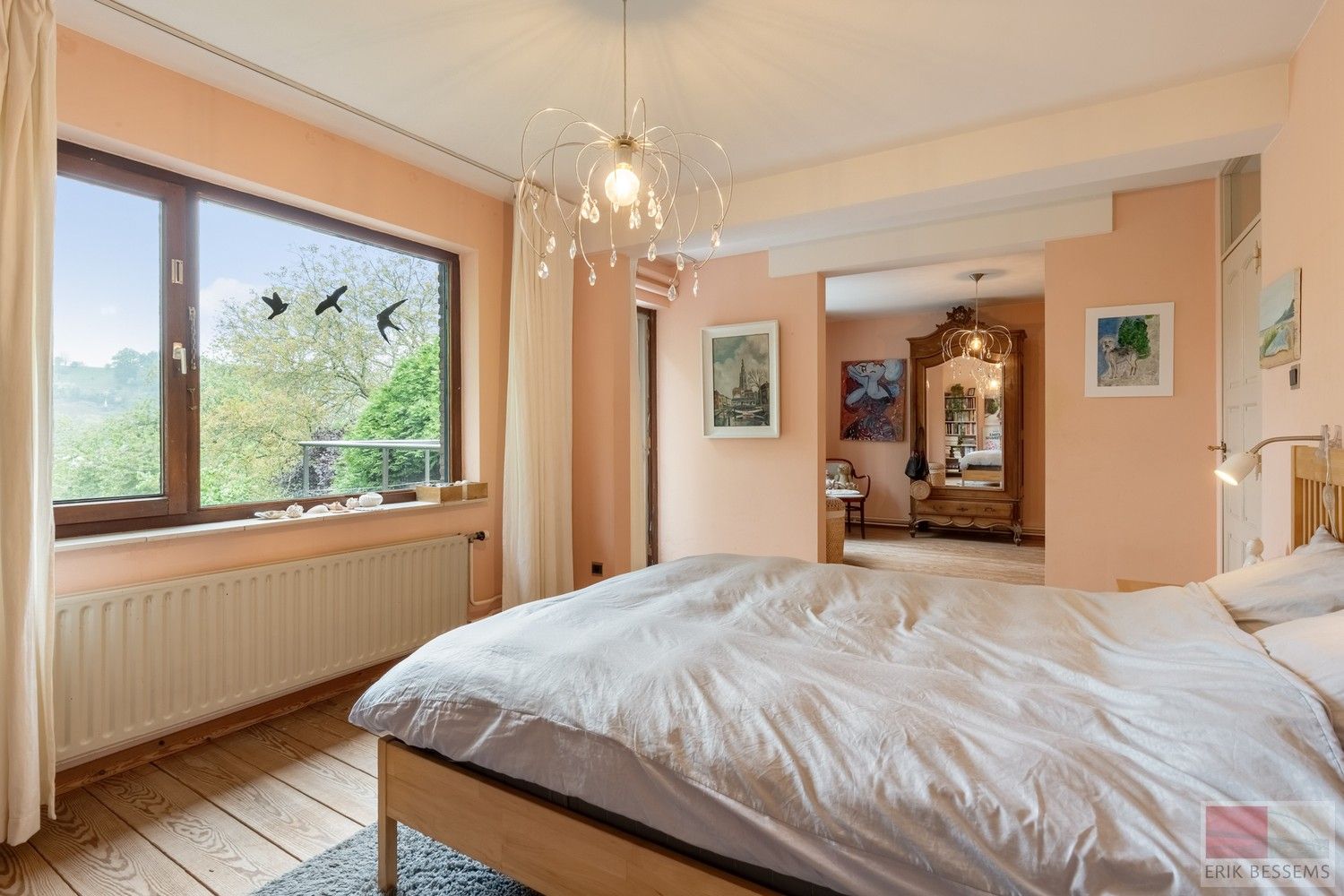 Karaktervolle woning uit 1980 bevindt zich op een perceel van maar liefst 1.399 m² en biedt een bewoonbare oppervlakte van 278 m² foto 22