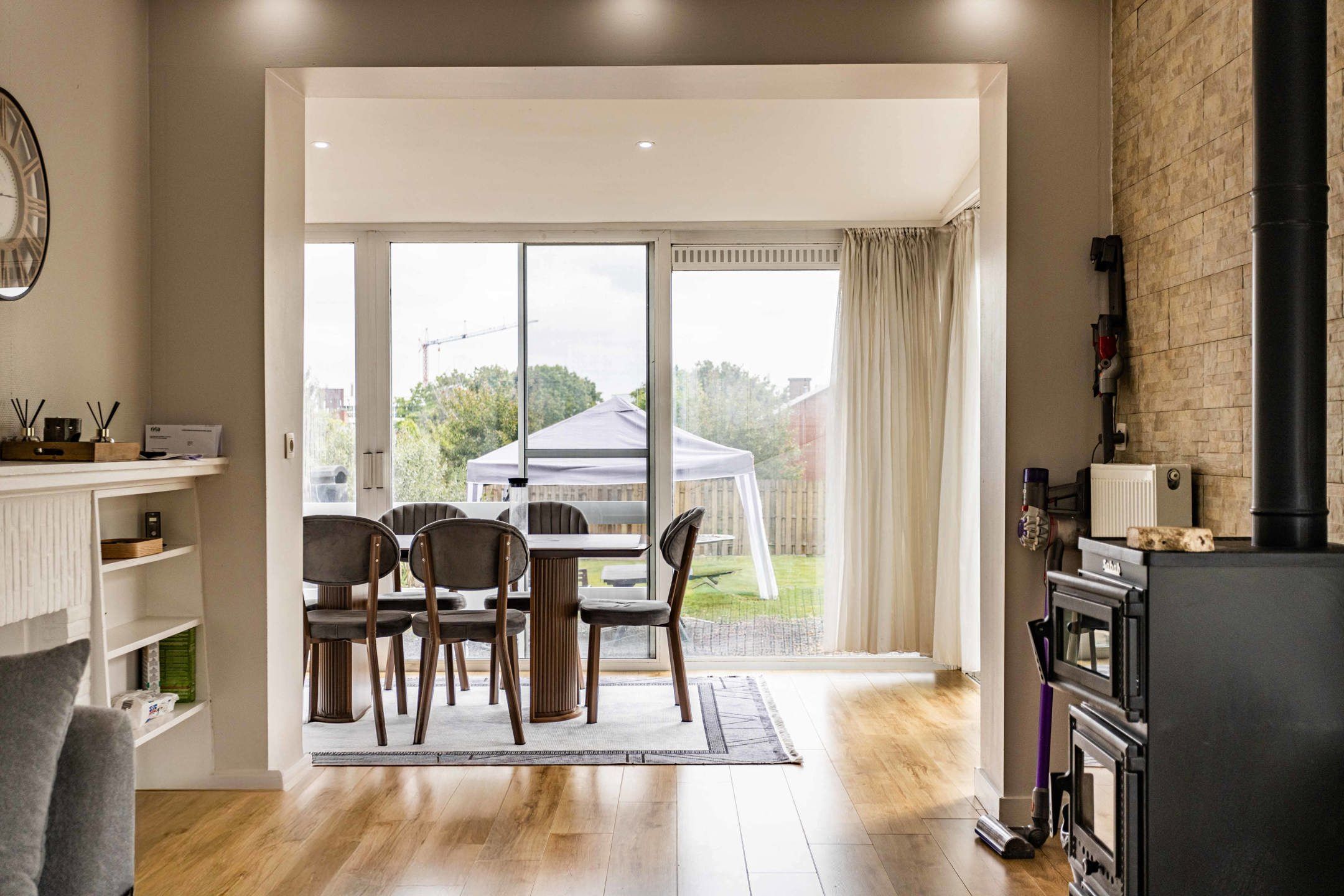Instapklare halfopen bebouwing met tuin, oprit & garage! foto 8