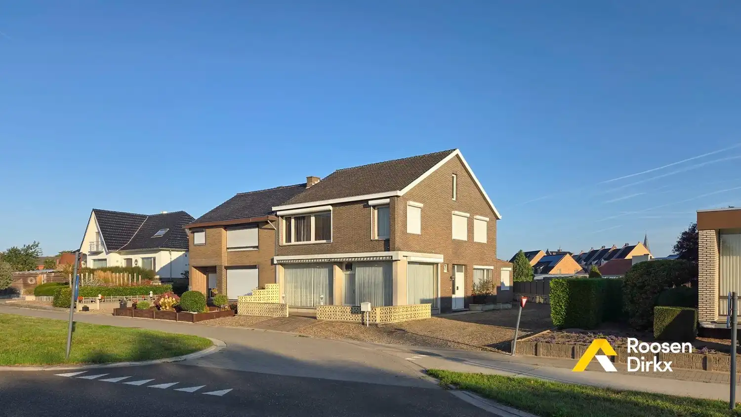 Solide woning met handelsruimte op zichtlocatie! foto 2