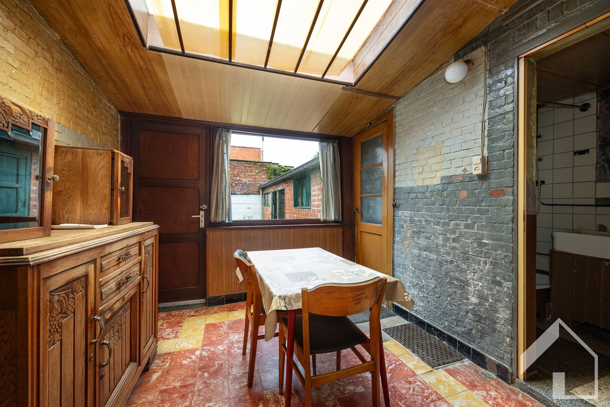 Te renoveren woning in een rustige wijk foto 7