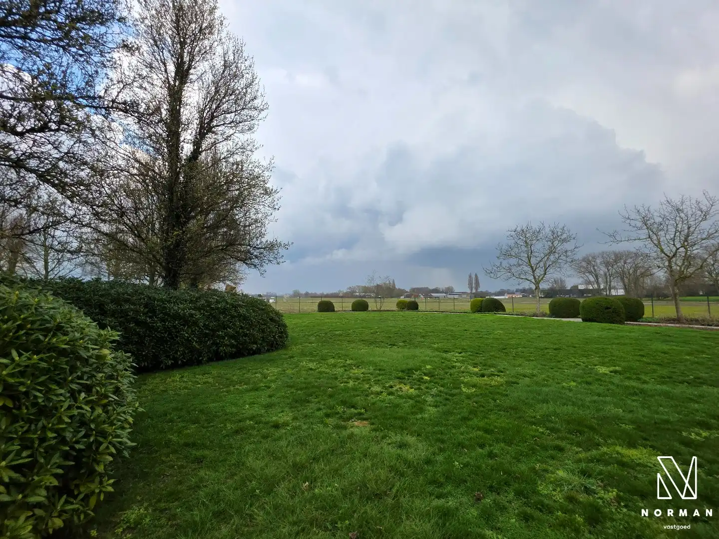 Prachtig domein met luxueuze instapklare villa, grote tuin en landbouwgrond in Hulste foto 6