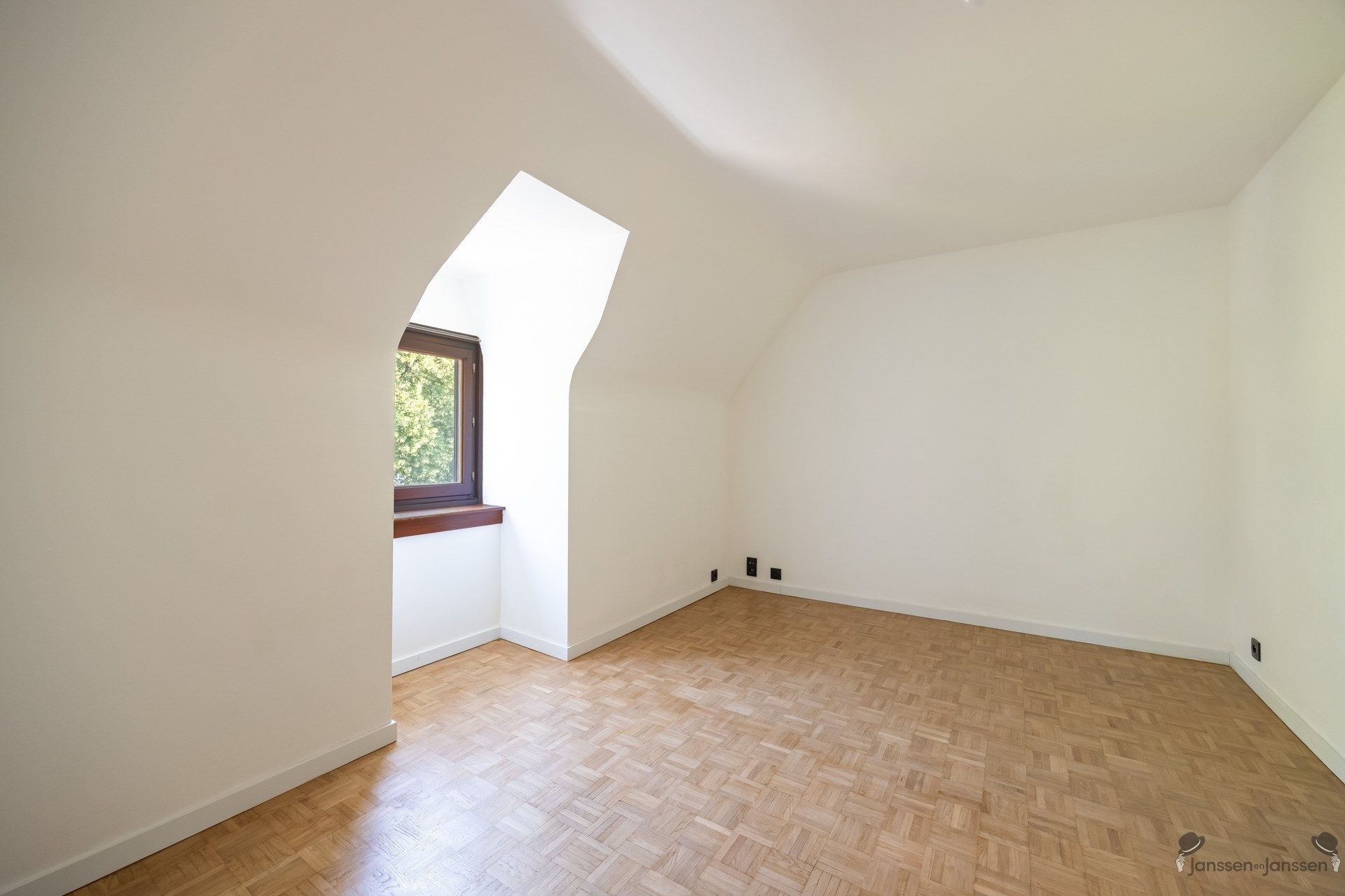 Ruim duplexappartement met twee slaapkamers te koop op het 2e verdiep in hartje Aarschot. foto 13