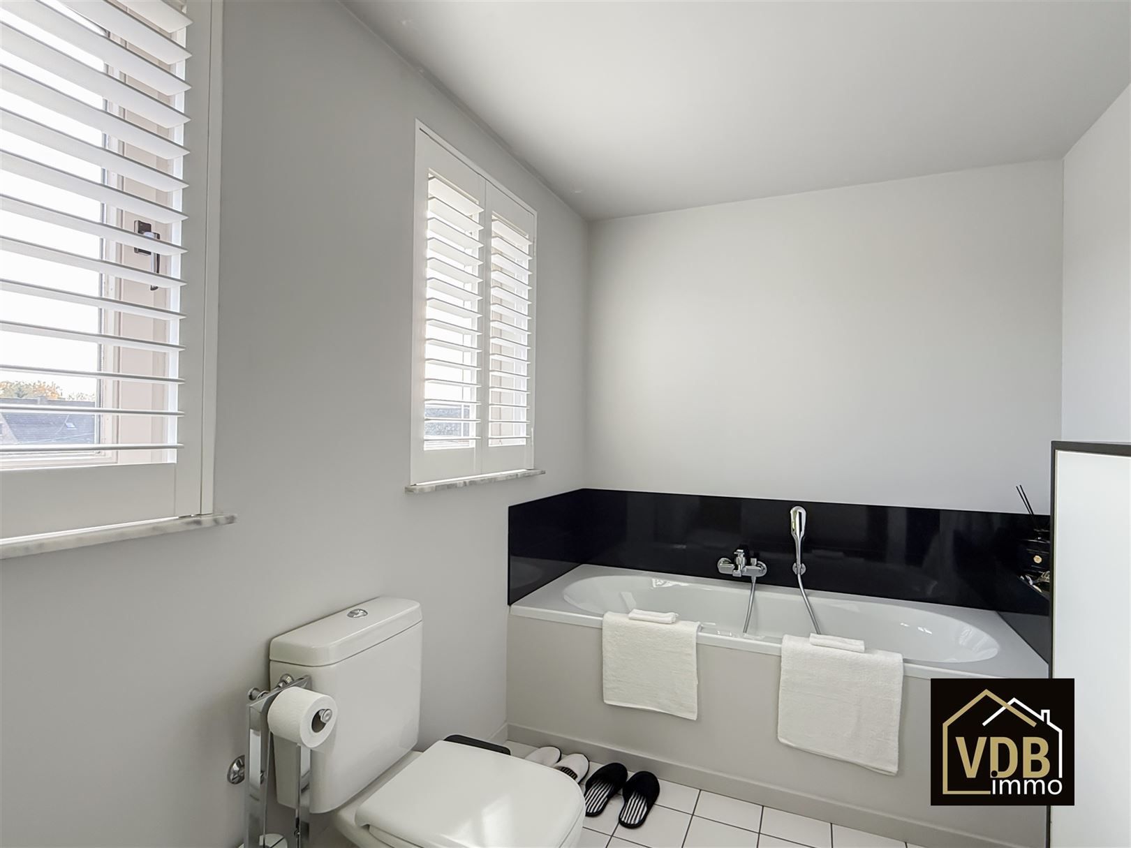 Instapklare halfopen bebouwing met 3 slaapkamers foto 16