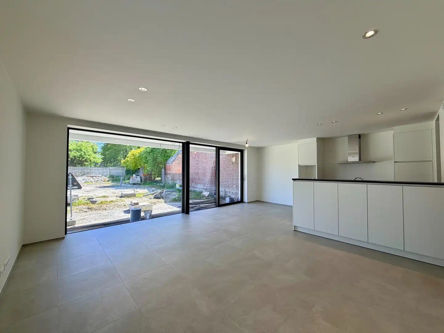 Gelijkvloers nieuwbouwappartement met uitzonderlijk E-peil te centrum Tielt! foto {{pictureIndex}}