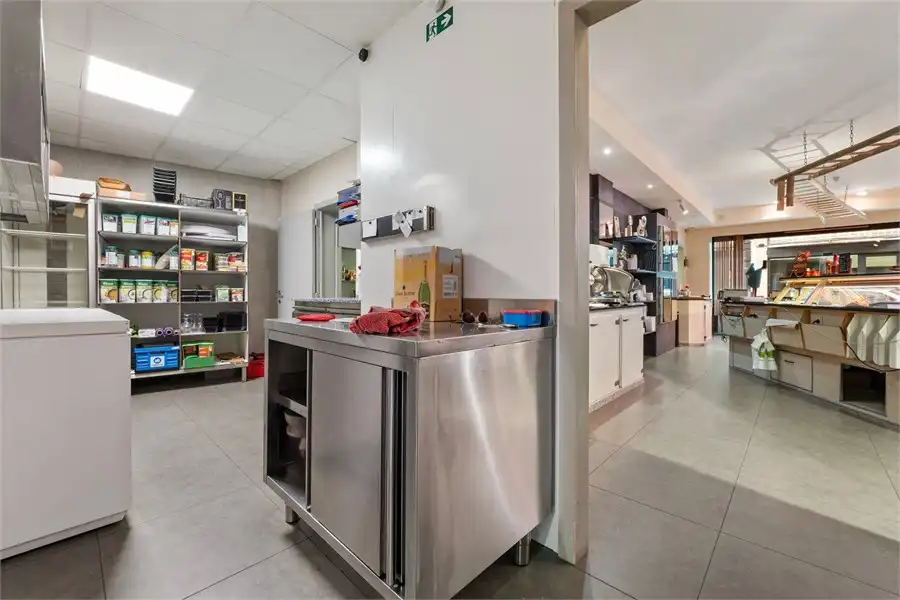 KNAPPE HANDELSRUIMTE IN HET CENTRUM VAN SINT-TRUIDEN foto 12