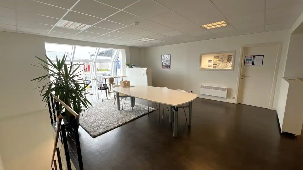 Magazijn met sociale ruimtes te huur in Industriepark-Drongen foto 17