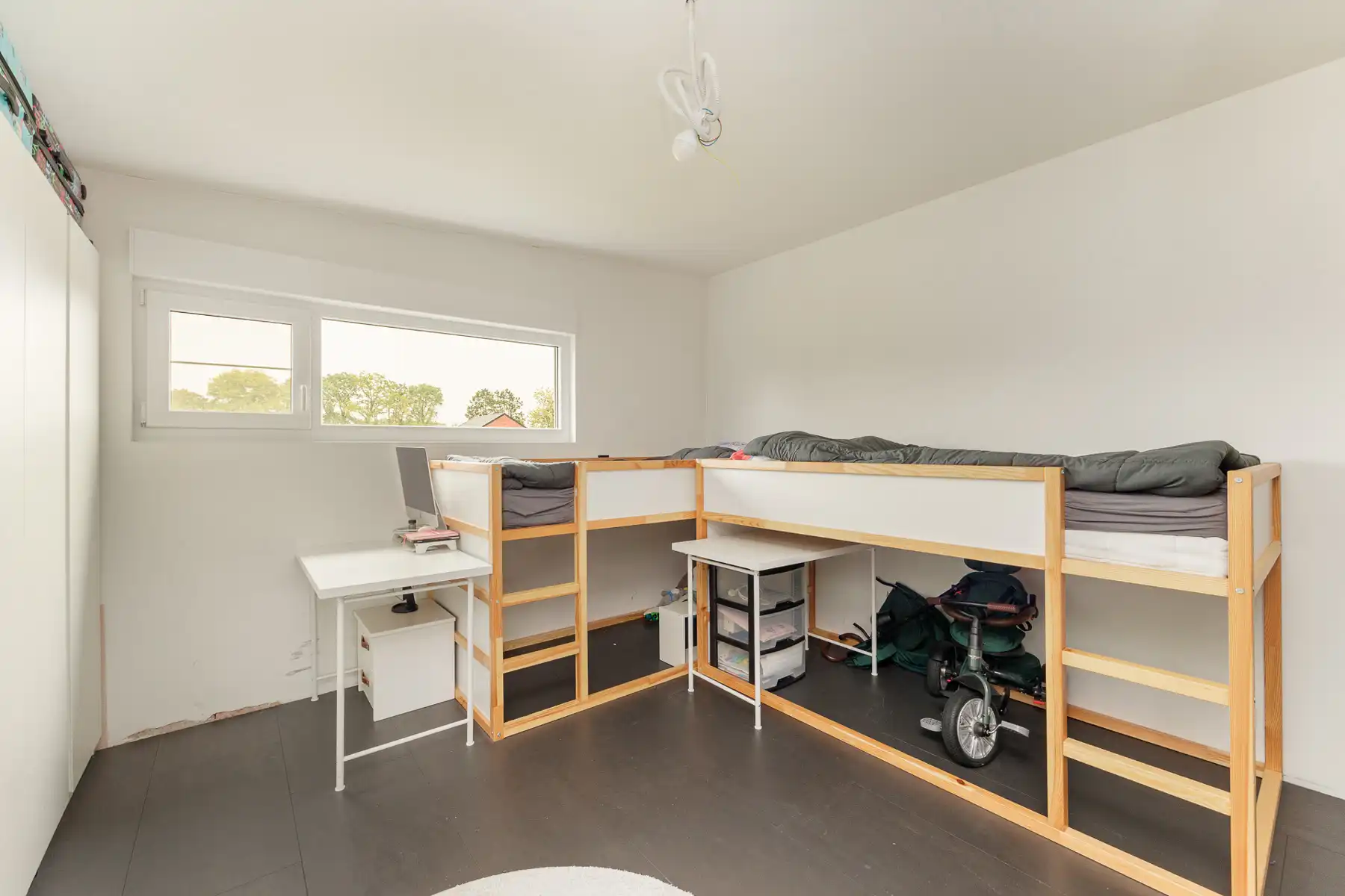 GROTENDEEL GERENOVEERDE GEZINSWONING (SPLIT-LEVEL) MET 3 SLAAPKAMERS, GROTE LEEFRUIMTE EN ZEER GUNSTIG EPC-LABEL OP EEN FIJN PERCEEL VAN 9A20CA IN GELIEFDE WOONWIJK IN HELCHTEREN foto 7