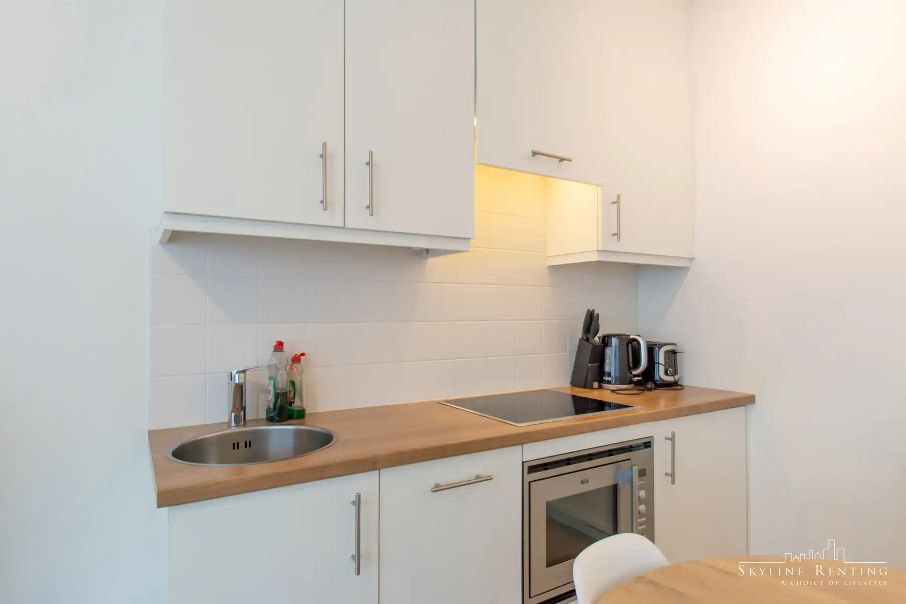 EU - Mooi lichtrijk gemeubelde studio foto 4