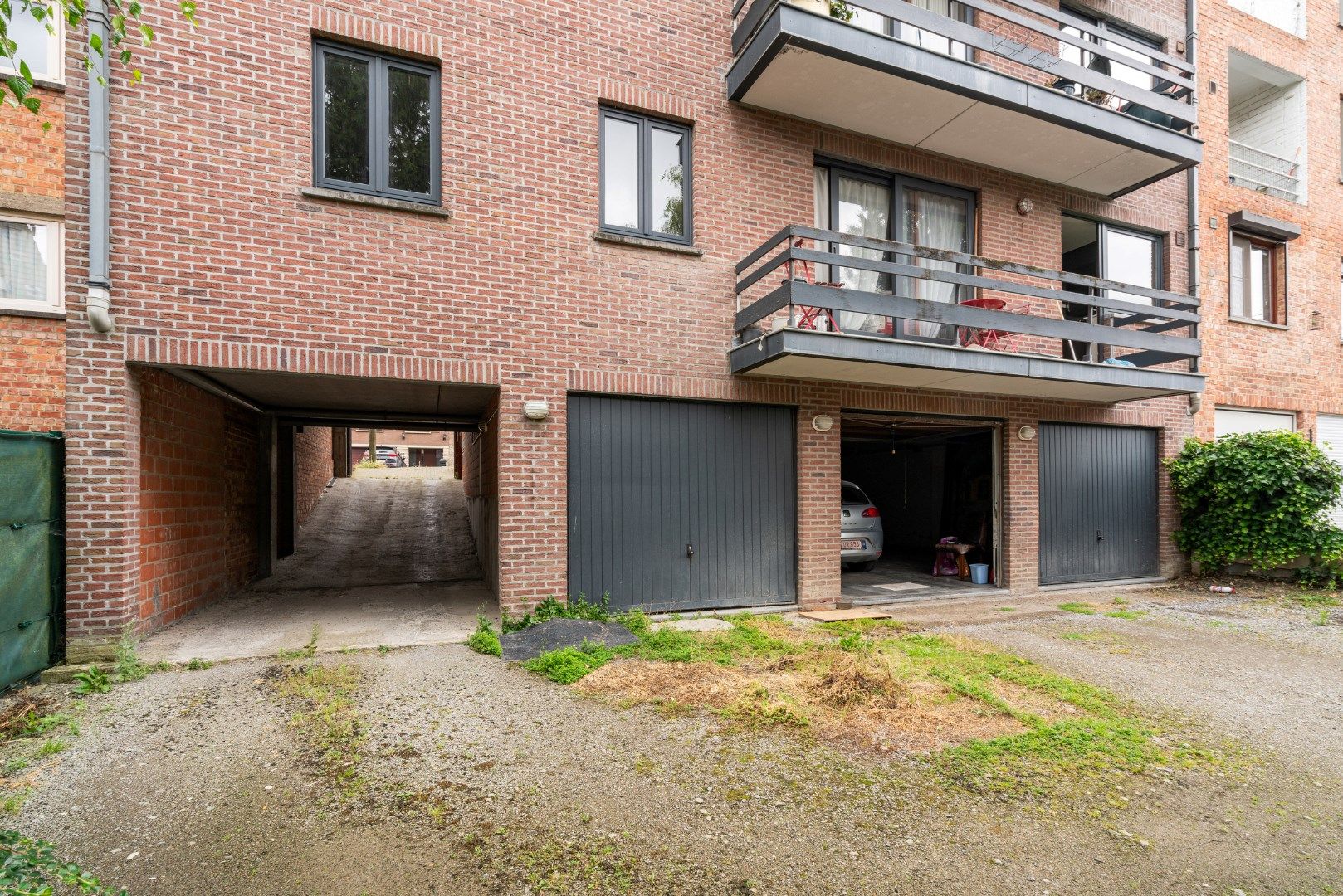 Ruim appartement met grote zolderruimte foto 17