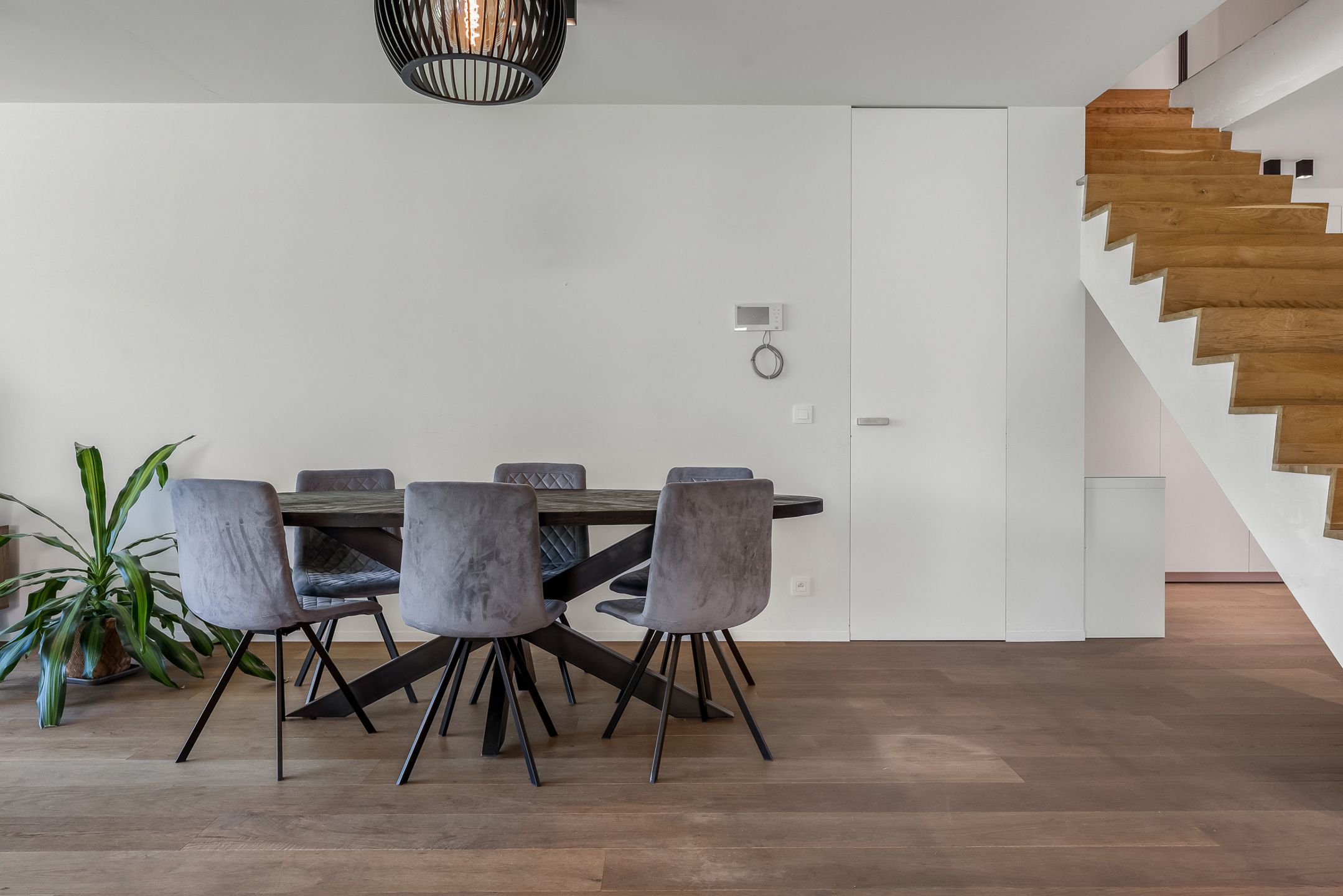 Strakke architectuur en moderne luxe in Diepenbeek foto 11