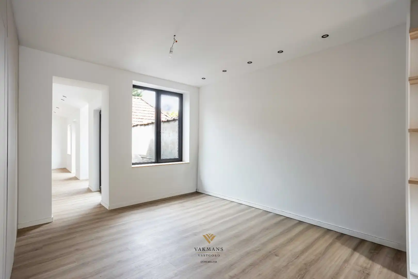 Een vernieuwd huis met 3 slaapkamers en garage foto 5
