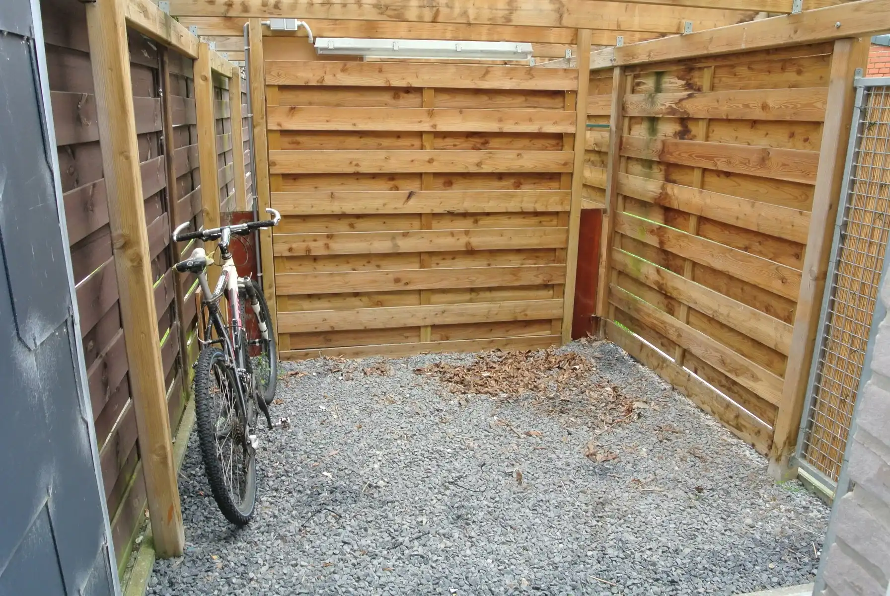Gezellige gelijkvloers appartement  met 2 slaapkamers + terras en tuintje foto 12
