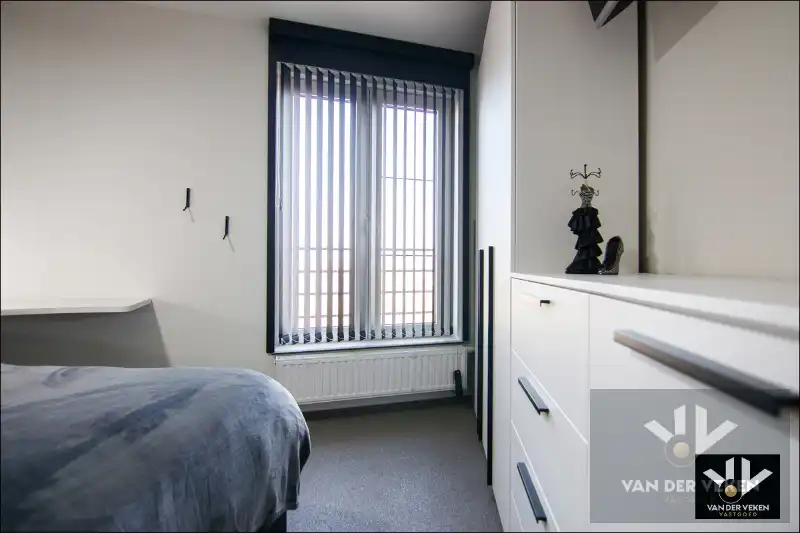 Knap afgewerkt 2 slpk appartement met zonnig terras en zicht op het water foto 8