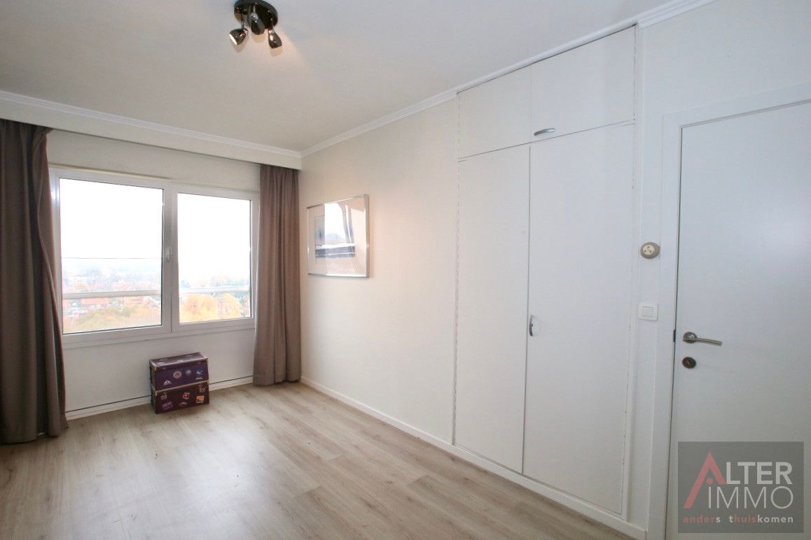 Gerenoveerd 2 slaapkamer appartement met prachtig uitzicht en ondergrondse berging. foto 18