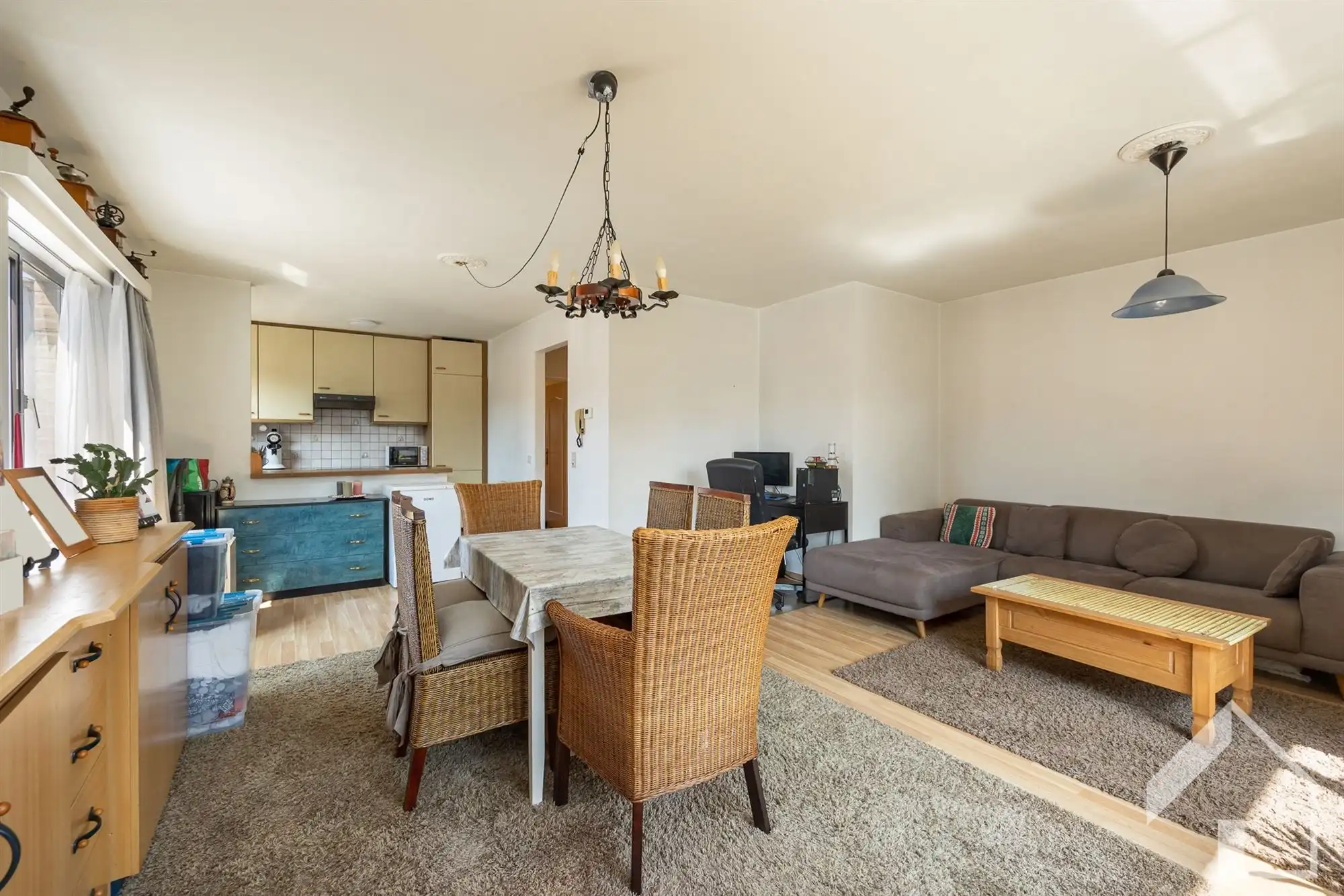 Ruim appartement op de 1e verdieping met garagebox foto 4