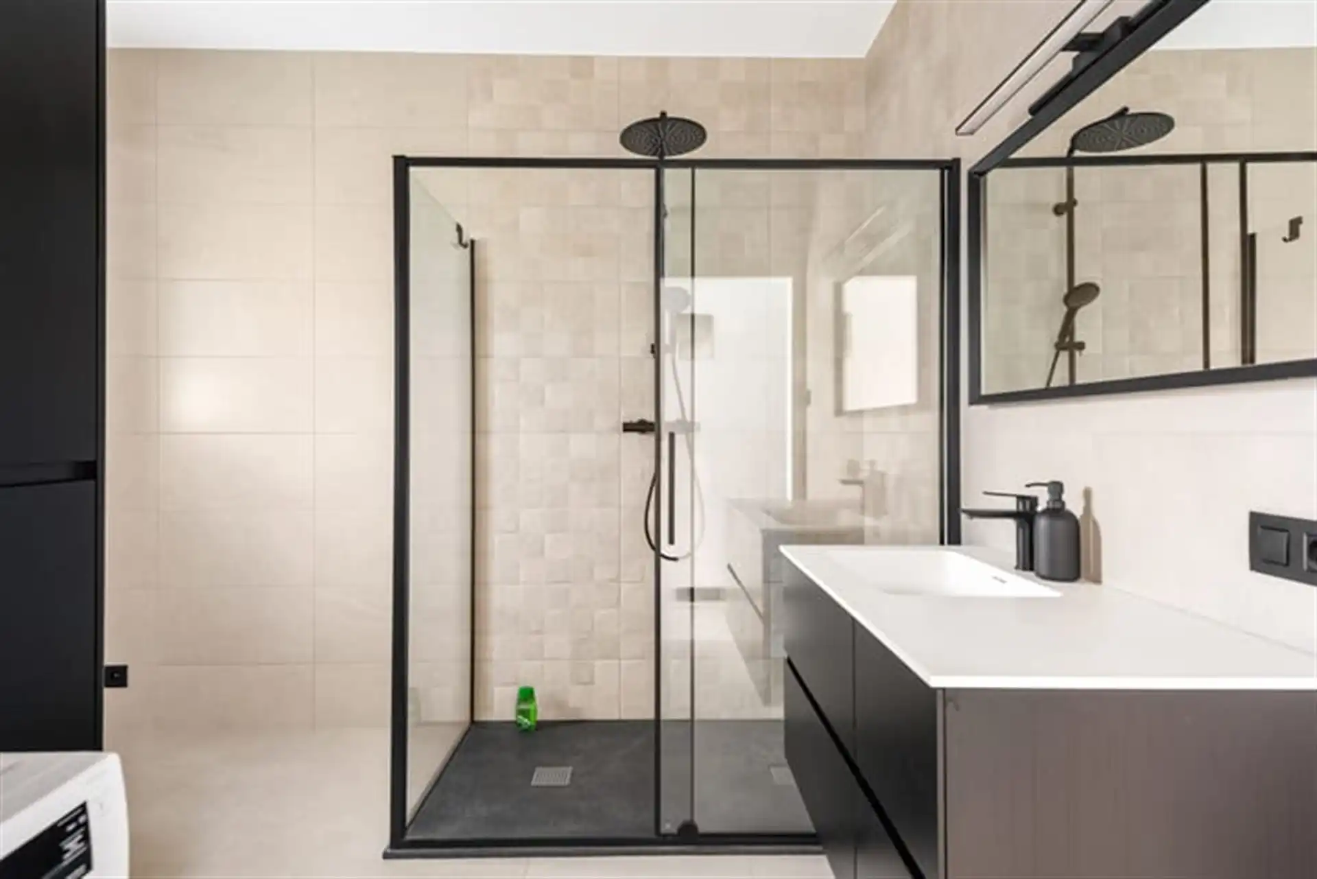 Centraal gelegen OB met ruime garage en tuin! foto 17