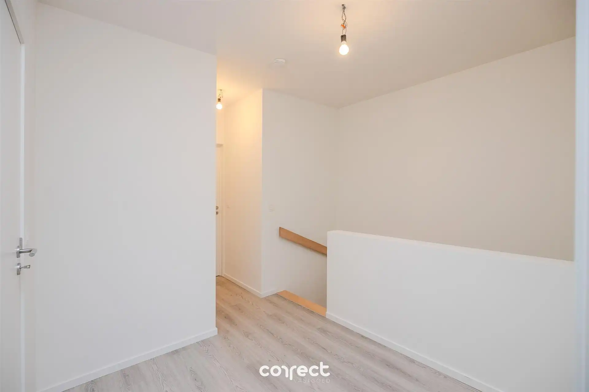 Rrecente beletagewoning met 3 slpkrs, garage en tuin. foto 9