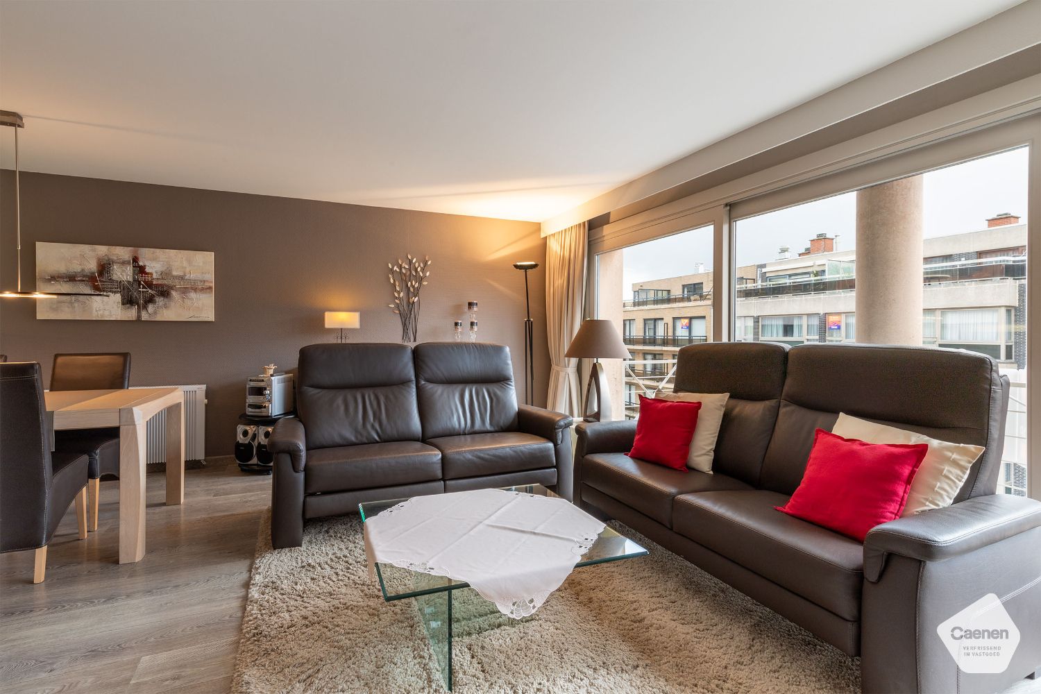 Uitzonderlijk breed appartement, middenin de winkelstraat te Nieuwpoort-Bad foto {{pictureIndex}}