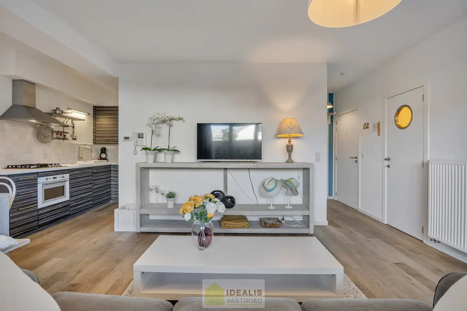 IDEALIS VASTGOED - HEERLIJK GELIJKVLOERS VAKANTIE-APPARTEMENT TE ZEEBRUGGE-BAD OP WANDELAFSTAND VAN HET STRAND EN DE DUINEN! EEN FIJNE PLEK BESTAANDE UIT EEN LICHTRIJKE LEEFRUIMTE MET OPEN KEUKEN EN BERGING, 1 RUIME SLAAPKAMER, 1 INPANDIGE KINDERKAMER, EEN EXTRA RUIM TERRAS EN EEN GOED TOEGANKELIJKE ONDERGRONDSE PARKEERPLAATS (AUTOLIFT) EN KELDERBERGING! foto 10