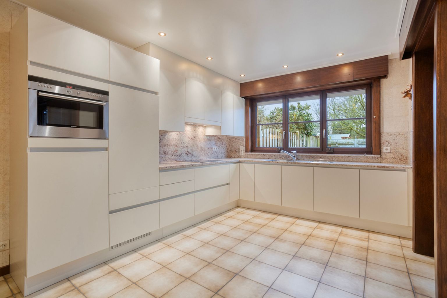 Uitstekend onderhouden driegevelwoning op topligging foto 8