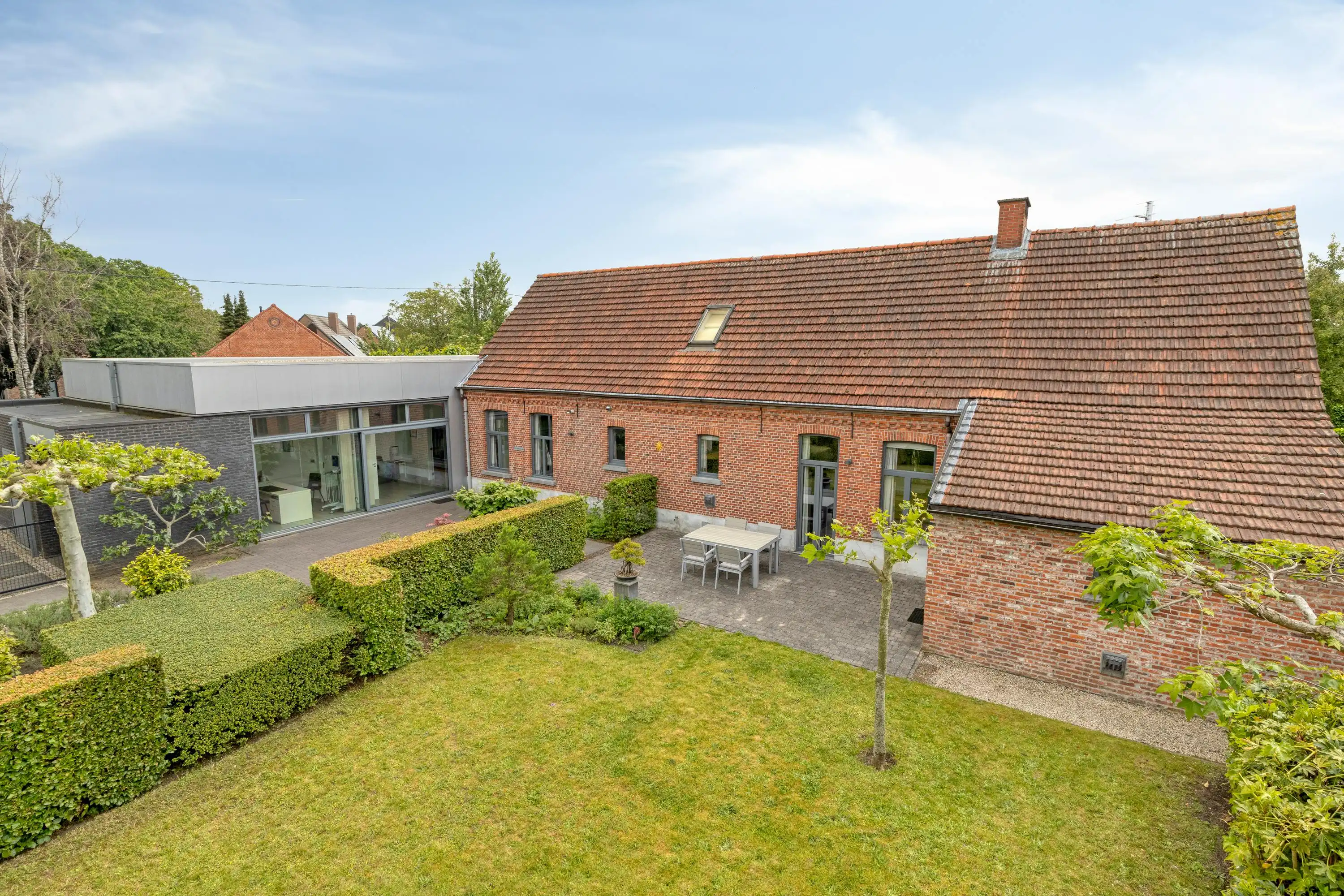 Charmant gerenoveerde hoeve met polyvalente praktijkruimte! foto 2