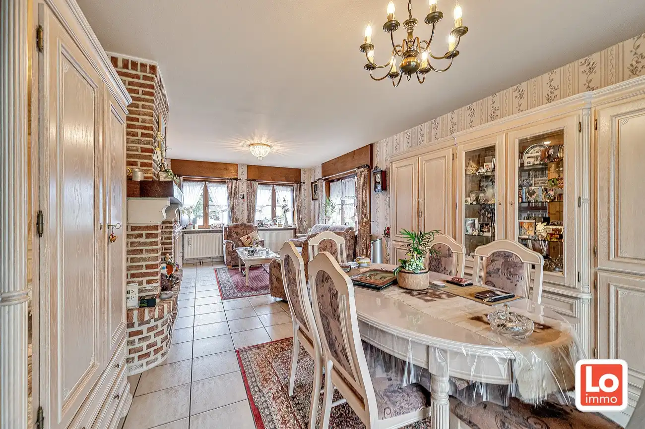 VERKOCHT! Instapklare open woning met inpandige garage op een rustige en residentiële ligging in Sint-Amandsberg, vlakbij Gent! foto 5