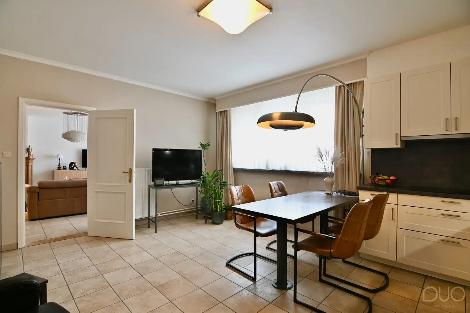 Ruim en luxueus afgewerkt 3-slaapkamerappartement (155 m²) met privé-inkom, kelder en garage in Heers foto 5